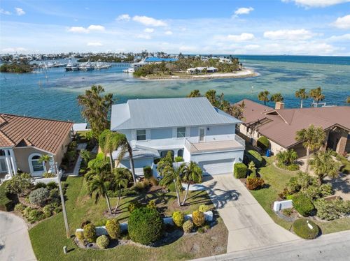 727 Key Royale Dr, HOLMES BEACH, FL, 34217-1231 | Card Image