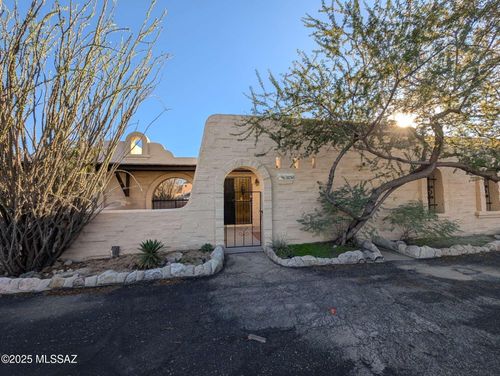 5230 N Tigua Dr, Tucson, AZ, 85704-3740 | Card Image