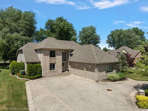 18529 Sumpter Forest Dr, Macomb, MI, 48042-6150 | Card Image
