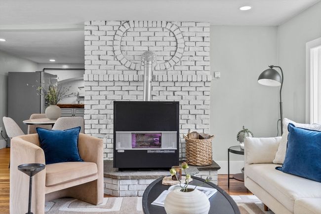 213 Thurston St, House other with 3 bedrooms, 1 bathrooms and 6 parking in Wrentham MA | Image 8