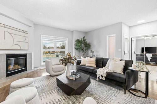 2405 17 St Sw, Calgary, AB, T2T4M9 | Card Image