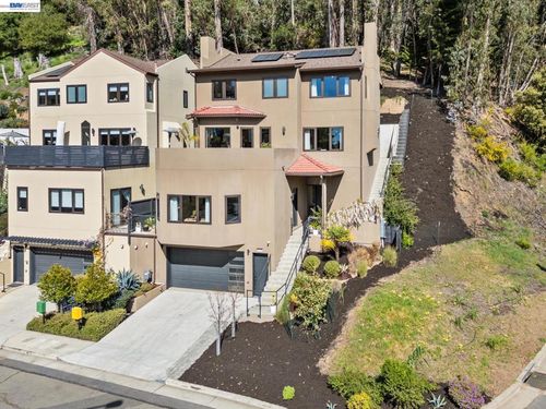 2588 Scout Rd, Oakland, CA, 94611-2731 | Card Image
