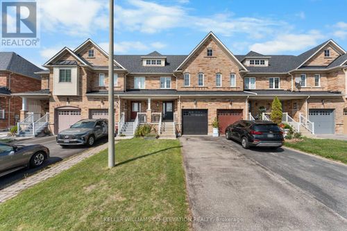 18 Atlantis Dr, Whitby, ON, L1N0E2 | Card Image