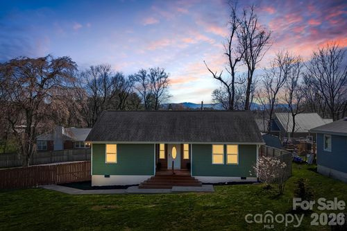 1844 Willow Rd, Hendersonville, NC, 28739-8589 | Card Image