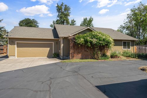 755 Hilldale Ave, Medford, OR, 97504-8223 | Card Image