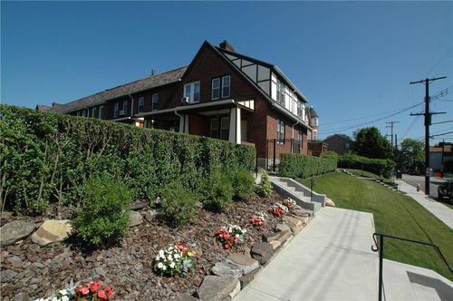 2 Dawson Ct, Oakland, PA, 15213-4527 | Card Image