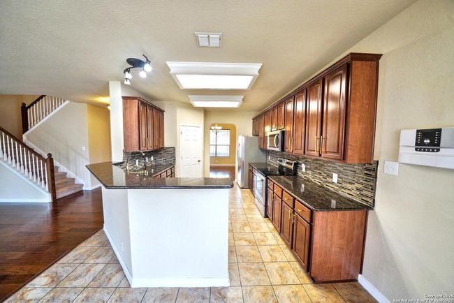 9022 Anderson Blf, House other with 5 bedrooms, 4 bathrooms and null parking in Converse TX | Image 12