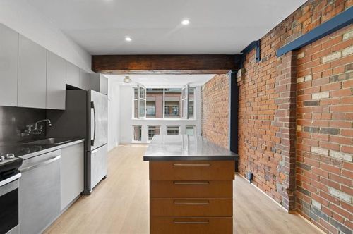 308-1072 Hamilton Street, Vancouver, BC, V6B5P9 | Card Image