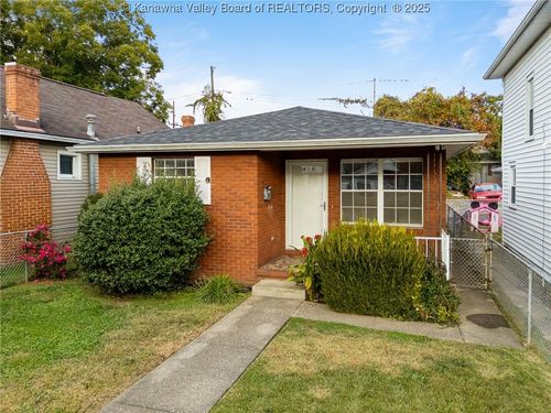 608 10th Ave W, Huntington, WV, 25701-3014 | Card Image