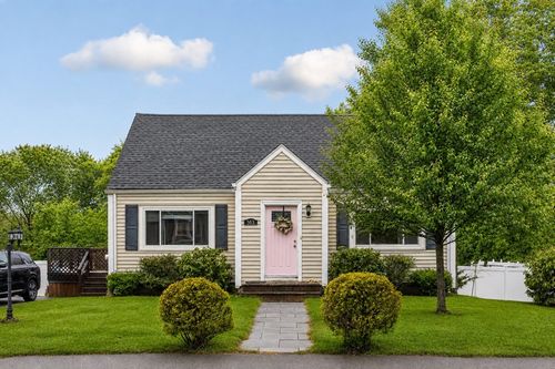 563 Pine St, Weymouth, MA, 02190-3225 | Card Image