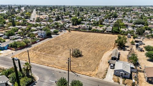 2595 Pine St, Selma, CA, 93662-3310 | Card Image