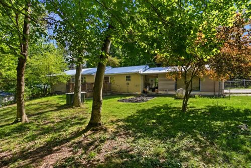 135 Peach Tree Cir, Wartburg, TN, 37887-3509 | Card Image