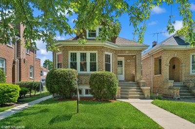 5941 W Newport Avenue, House other with 3 bedrooms, 2 bathrooms and 2 parking in Chicago IL | Image 1