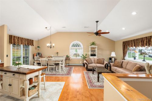 293 Garden St, New Windsor, NY, 12553-7313 | Card Image