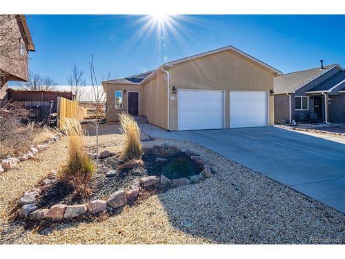 638 Cowboy Way, Canon City, CO, 81212-7710 | Card Image
