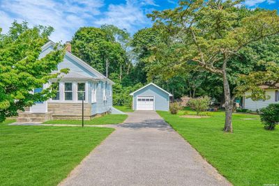 787 Smithtown Avenue, House other with 2 bedrooms, 1 bathrooms and null parking in Bohemia NY | Image 2