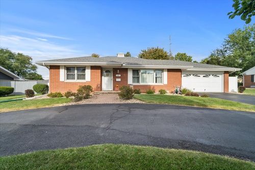 222 Fairway Dr, Bloomington, IL, 61701-2148 | Card Image