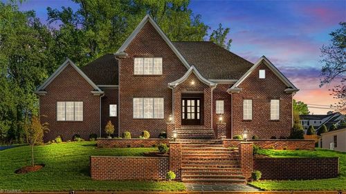 905 Brookside Dr, Greensboro, NC, 27408-5515 | Card Image