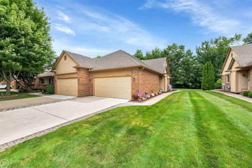 46712 Country Lane, Macomb Twp, MI, 48044 | Card Image