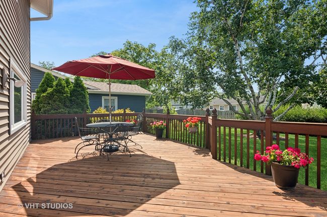 566 Northampton Cir, House other with 4 bedrooms, 3 bathrooms and 6 parking in Elk Grove Village IL | Image 13
