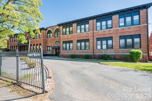 426 2nd Ave Se, Hickory, NC, 28602-3876 | Card Image