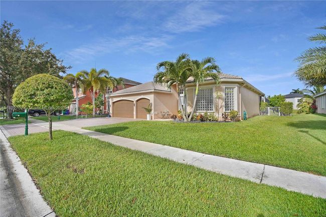 4602 Sw 185th Ave, House other with 5 bedrooms, 3 bathrooms and null parking in Miramar FL | Image 2