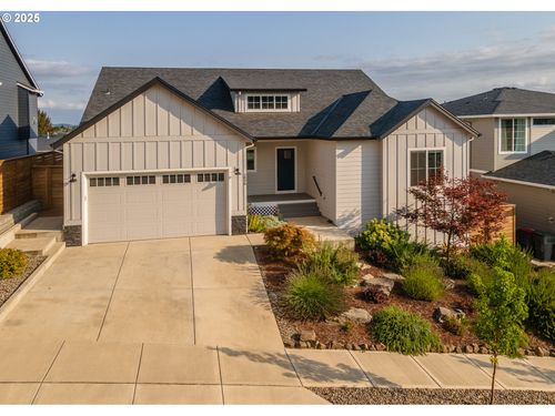 2898 Nw Mt Ashland Dr, McMinnville, OR, 97128 | Card Image