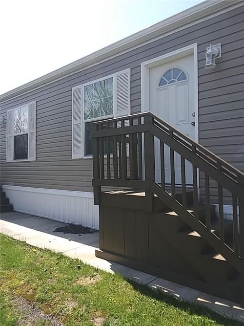 36 Leesburg Ct, Imperial, PA, 15126-9318 | Card Image