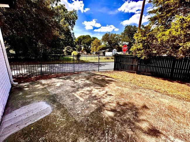 901 Se 10 Th St, Home with 3 bedrooms, 2 bathrooms and null parking in Grand Prairie TX | Image 33