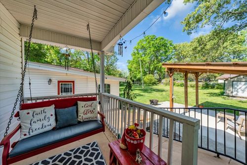 1006 Evins St, Manchester, TN, 37355-2332 | Card Image
