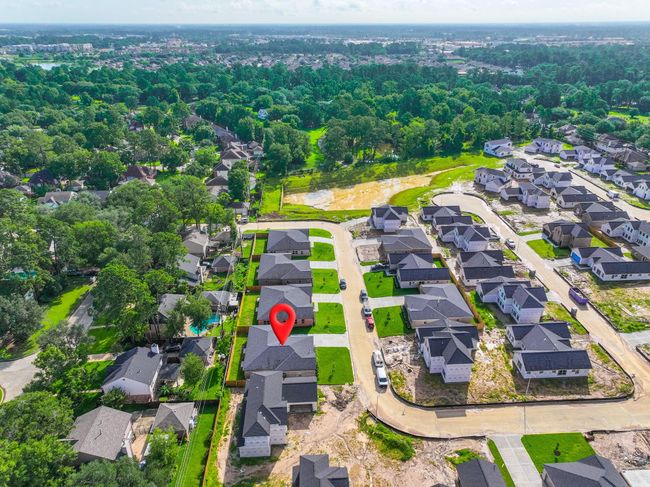 Close-knit neighborhood with community walking trails perfect for daily strolls or morning jogs | Image 48