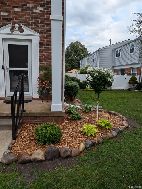 24600 Olde Orchard St, Novi, MI, 48375-2978 | Card Image