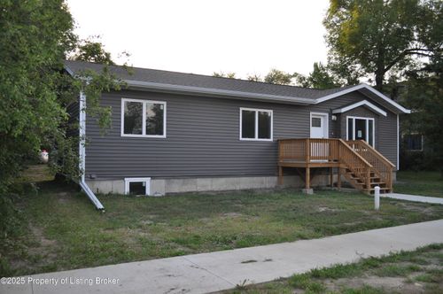 305 4th Ave W, Lemmon, SD, 57638-1325 | Card Image