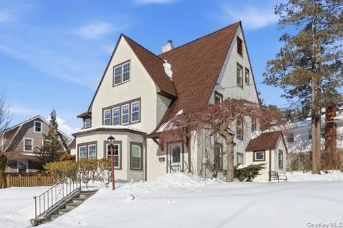 27 Loh Ave, Tarrytown, NY, 10591-4631 | Card Image