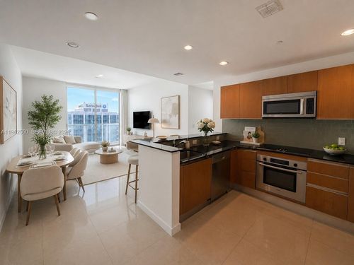 3607-1060 Brickell Ave, Miami, FL, 33131-3927 | Card Image