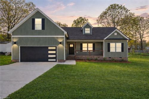 3903 Daye Dr, Greensboro, NC, 27407-7629 | Card Image