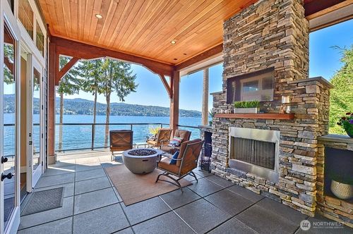 3042 Northshore Rd, Bellingham, WA, 98226-7827 | Card Image