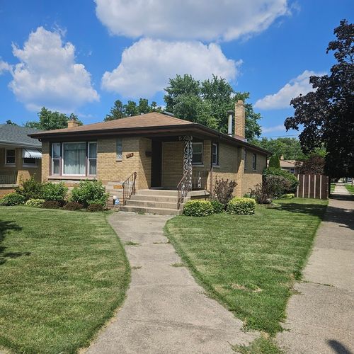 573 Gordon Ave, Calumet City, IL, 60409-3528 | Card Image