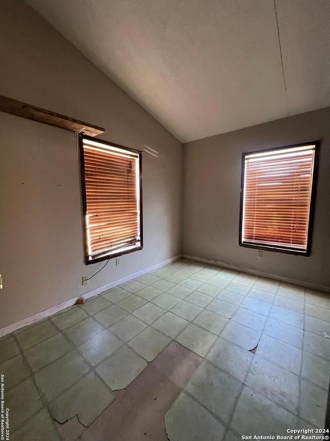 504 N 9 Th St, House other with 3 bedrooms, 1 bathrooms and null parking in Carrizo Springs TX | Image 8