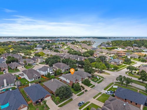 2088 Silverthorn Ln, Kemah, TX, 77565-2550 | Card Image