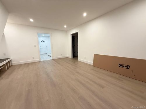 13772 70th Ave, Flushing, NY, 11367-1926 | Card Image