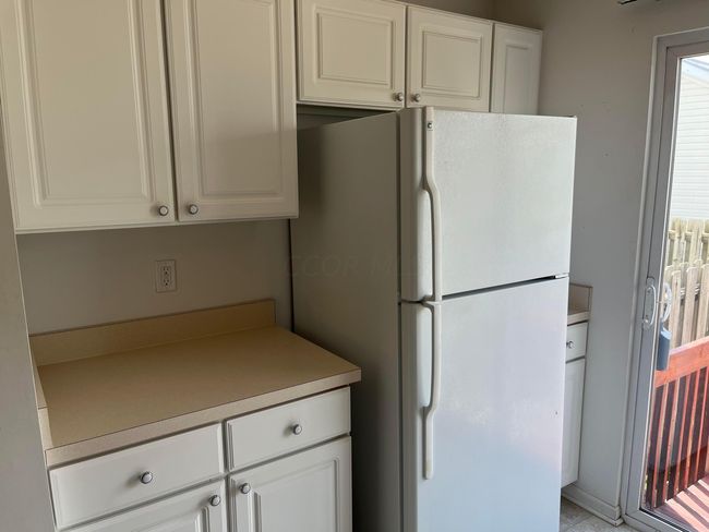725 Lazelle Rd, Condo with 1 bedrooms, 2 bathrooms and null parking in Westerville OH | Image 15