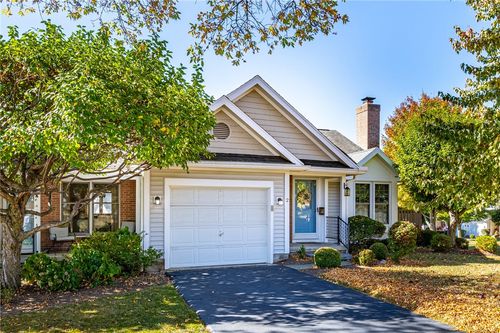 2 Great Meadow Cir, Rochester, NY, 14623-2033 | Card Image