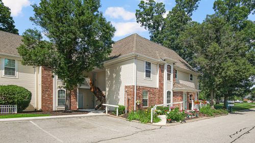 658 Forest Glen Dr, Valparaiso, IN, 46385-2901 | Card Image