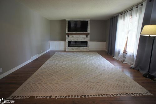 708 White Post Dr, Webster City, IA, 50595-3068 | Card Image