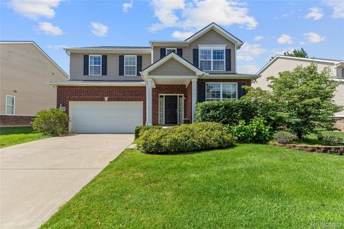 28547 Oakmonte Cir E, New Hudson, MI, 48165-8045 | Card Image