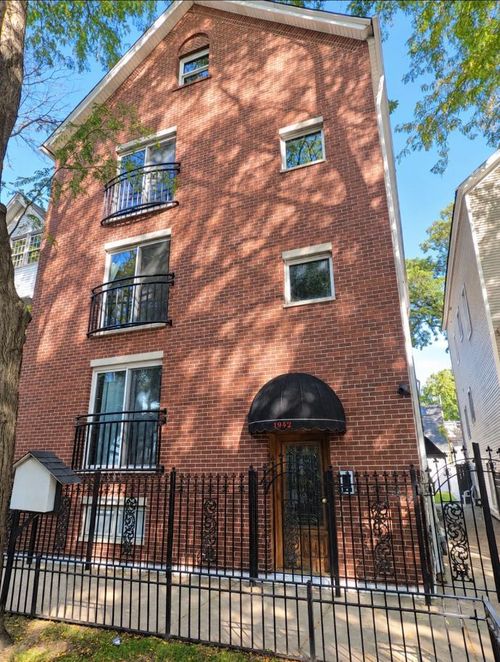 1-1942 W Melrose St, Chicago, IL, 60657-7181 | Card Image