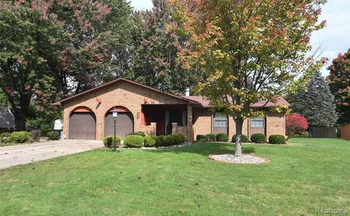 3393 Brenthill Dr, Grand Blanc, MI, 48439-7975 | Card Image