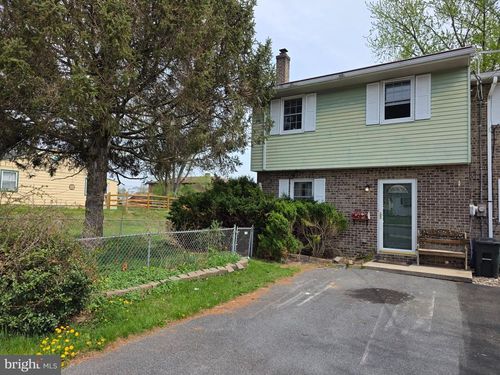 711 Chestnut St, SHOEMAKERSVILLE, PA, 19555-1612 | Card Image