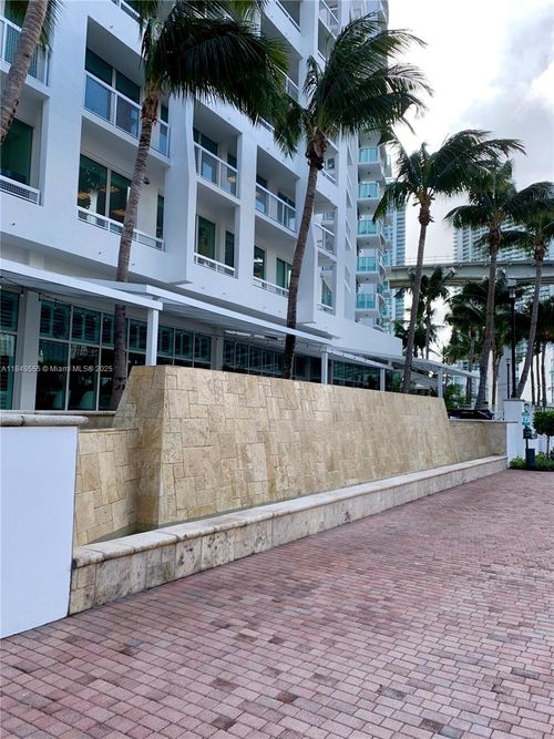 apt-1011-41 Se 5th St, Miami, FL, 33131-2542 | Card Image